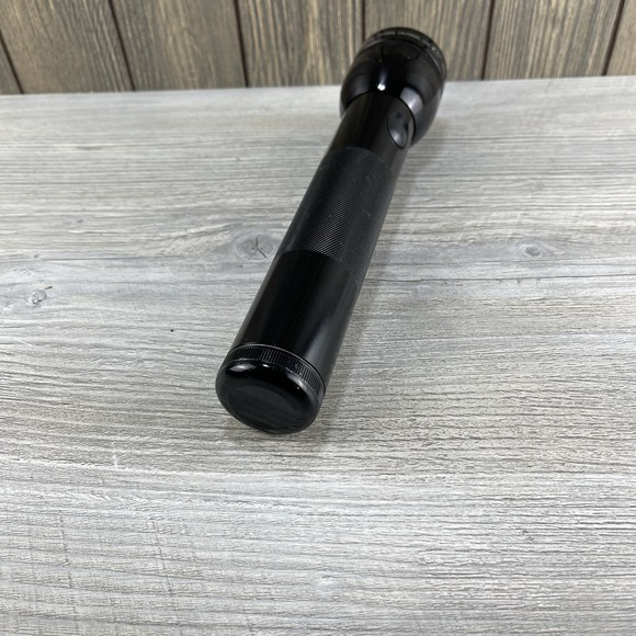 Vtg 10" Mag Lite Instrument 3D Cell Flashlight Ontario CA With Extra Light Bulb - Picture 9 of 16